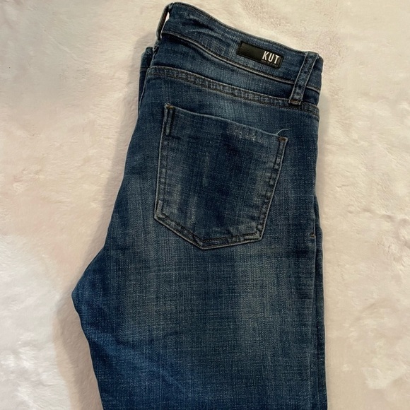 𝅺KUT like new condition Lauren crop straight leg color blue - Picture 3 of 3